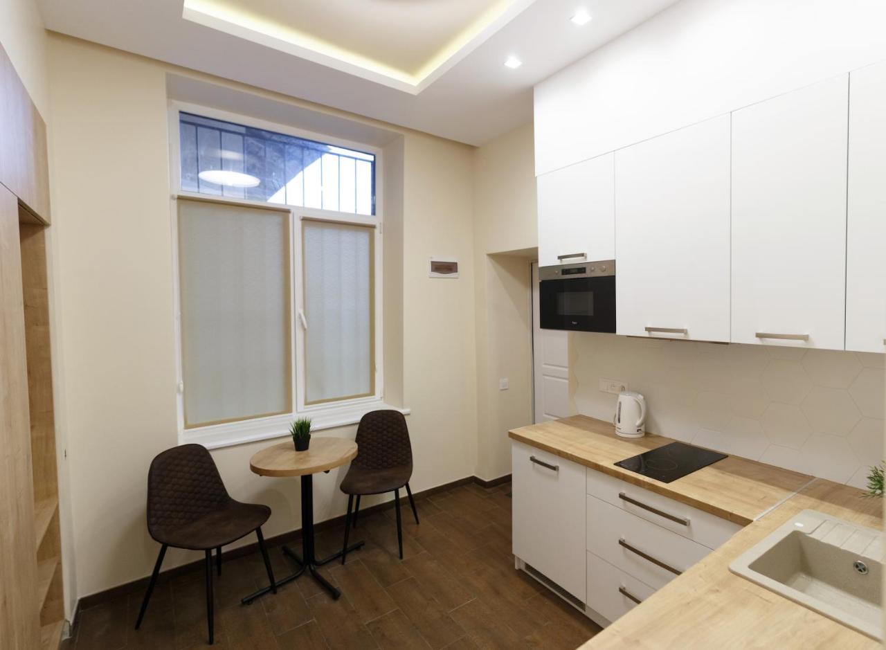 Charming Apartment In The City Center Lviv Ngoại thất bức ảnh